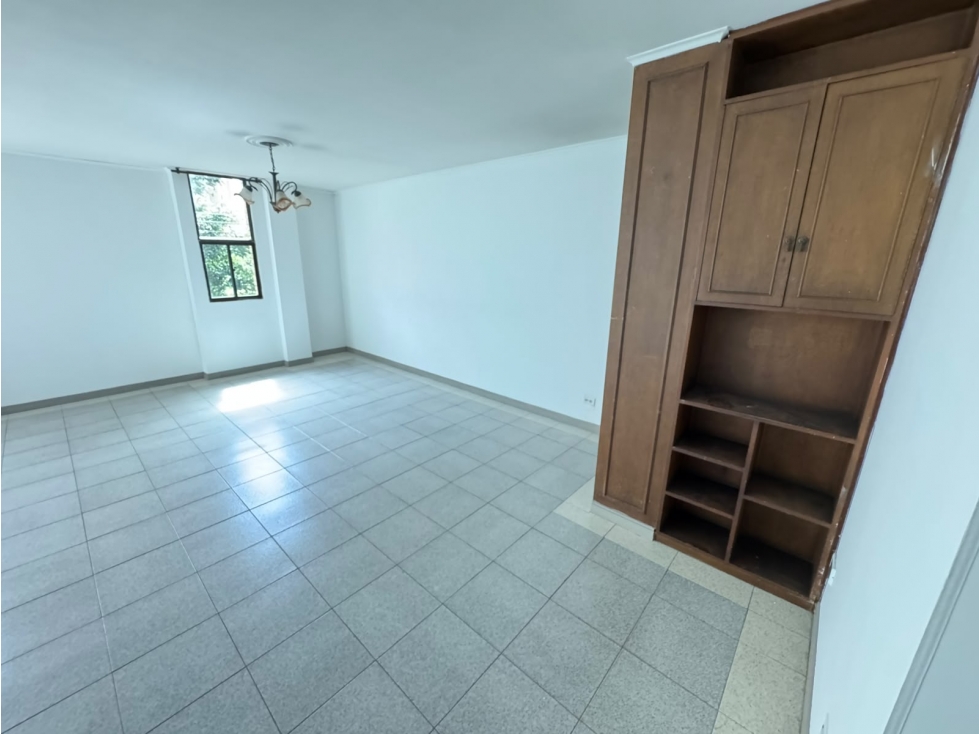 Apartamento en Arriendo tercer piso Sector Laureles — foto 4