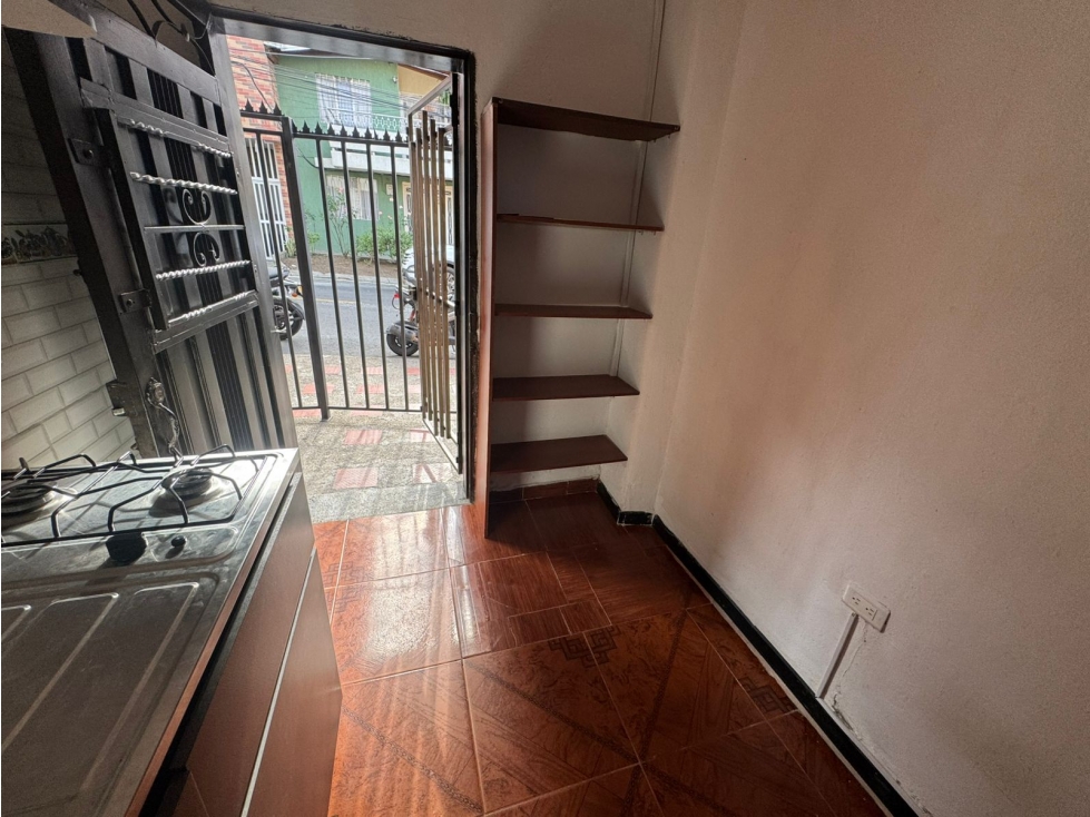Se arrienda aparta estudio Sector Belén San Bernardo primer piso — foto 2