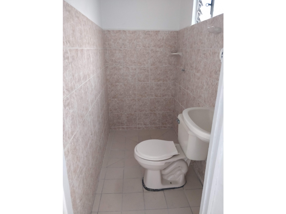 Se arrienda Casa primer piso Sector la américa, Casa Bodega o local — foto 6