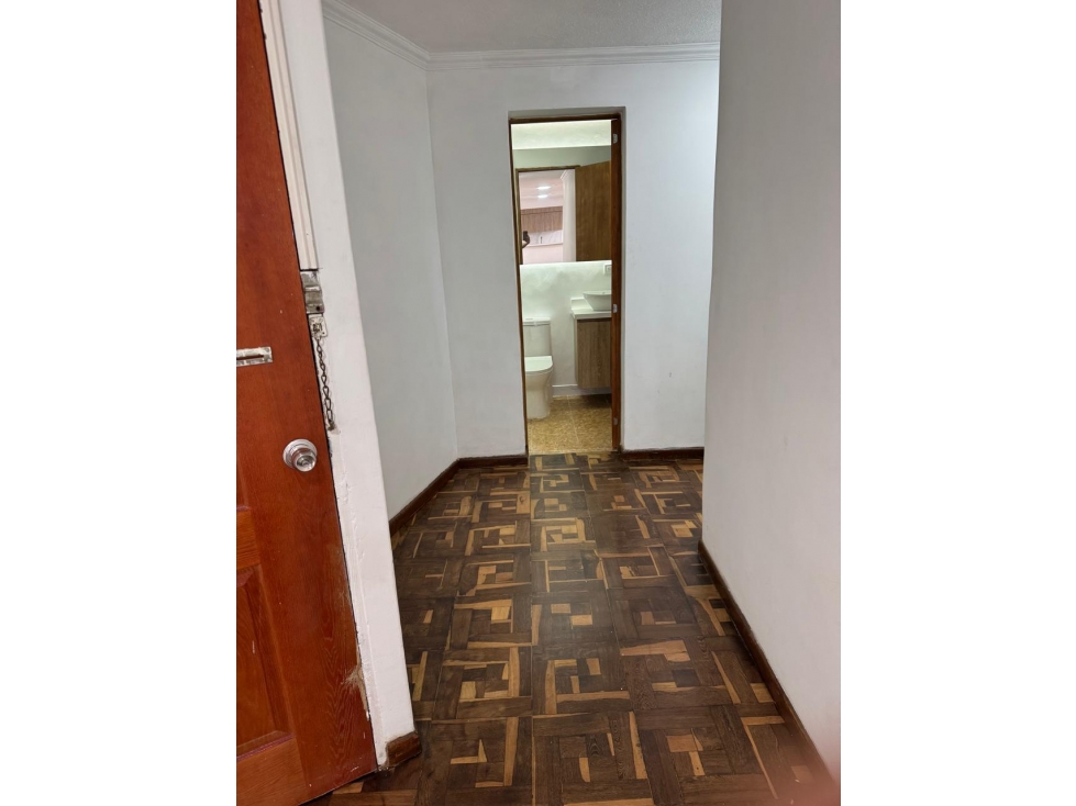 Se arrienda apartamento en el sector de la 70 4to piso — foto 6
