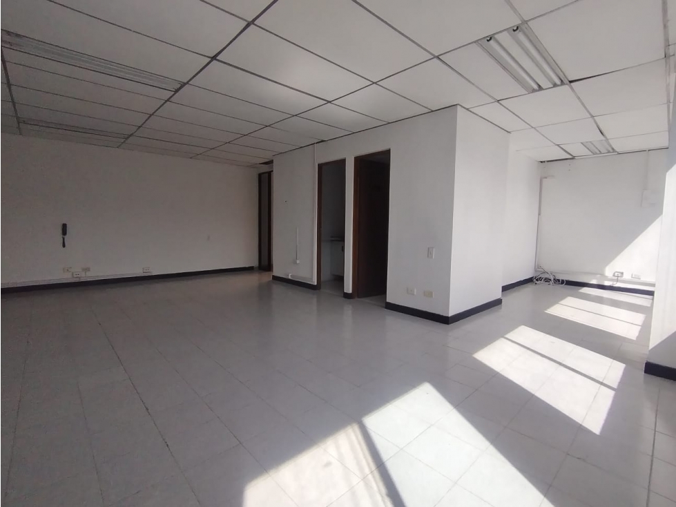 Oficina en Avenida Nutibara Arriendo — foto 4