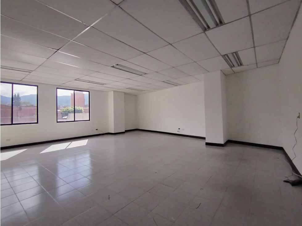 Oficina Sector Avenida Nutibara en Arriendo — foto 4