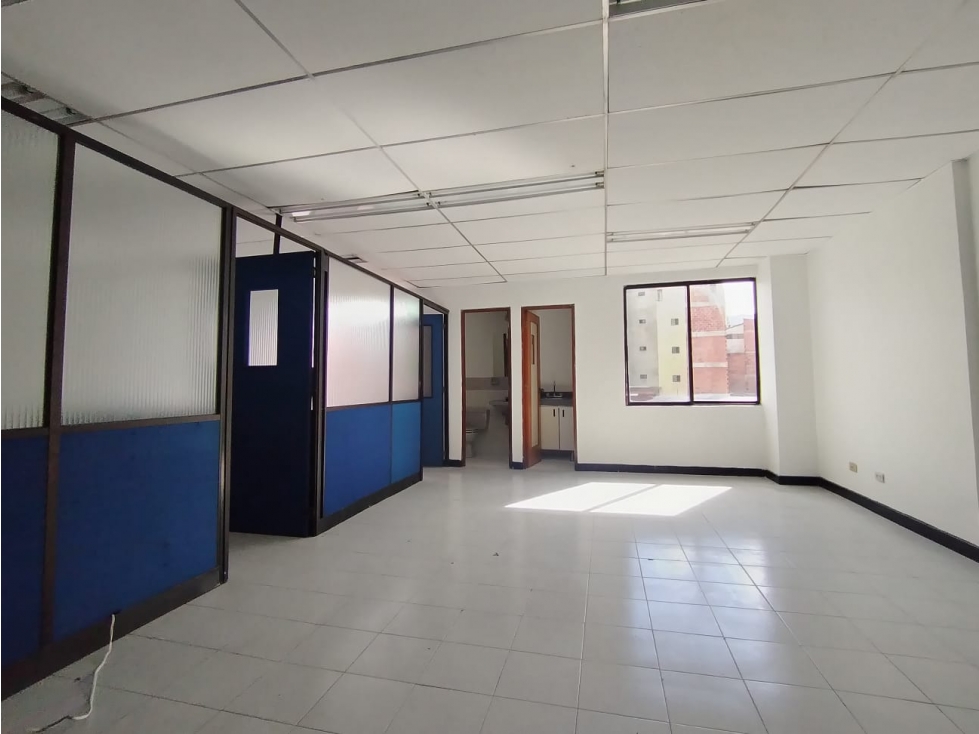 Oficina Sector Avenida Nutibara en Arriendo