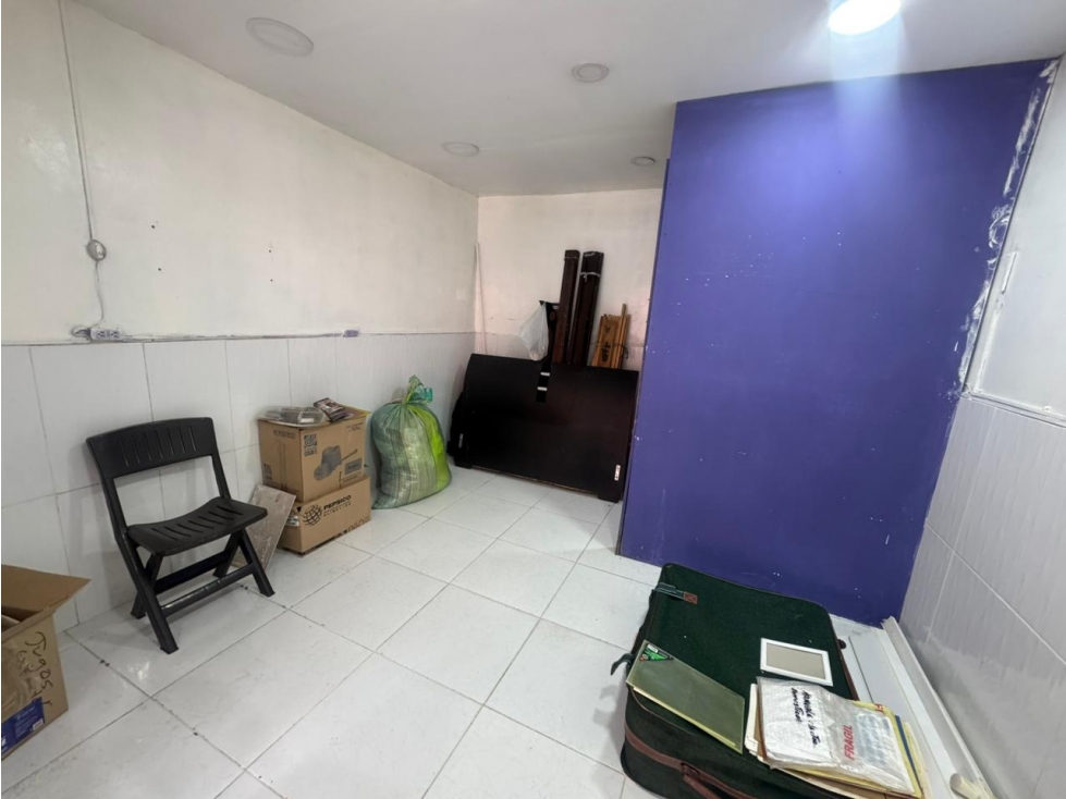 Local comercial en sector de Belén san bernardo primer piso — foto 3