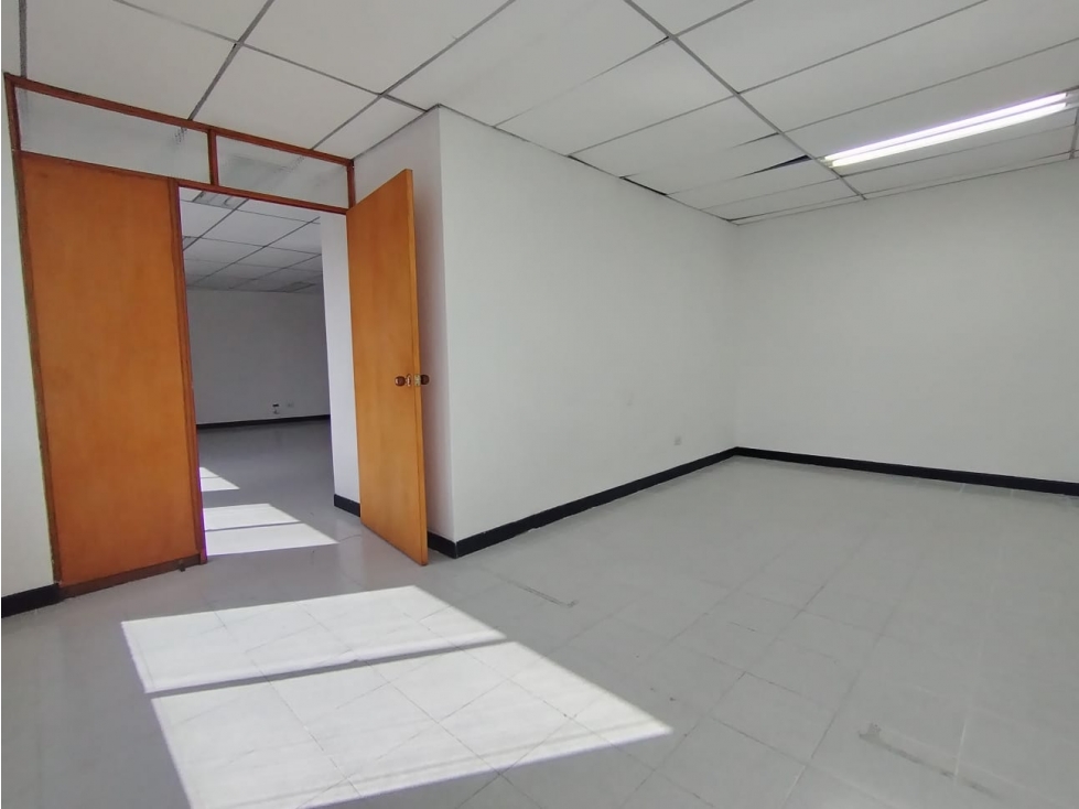 Oficina Sector Avenida Nutibara en Arriendo — foto 5