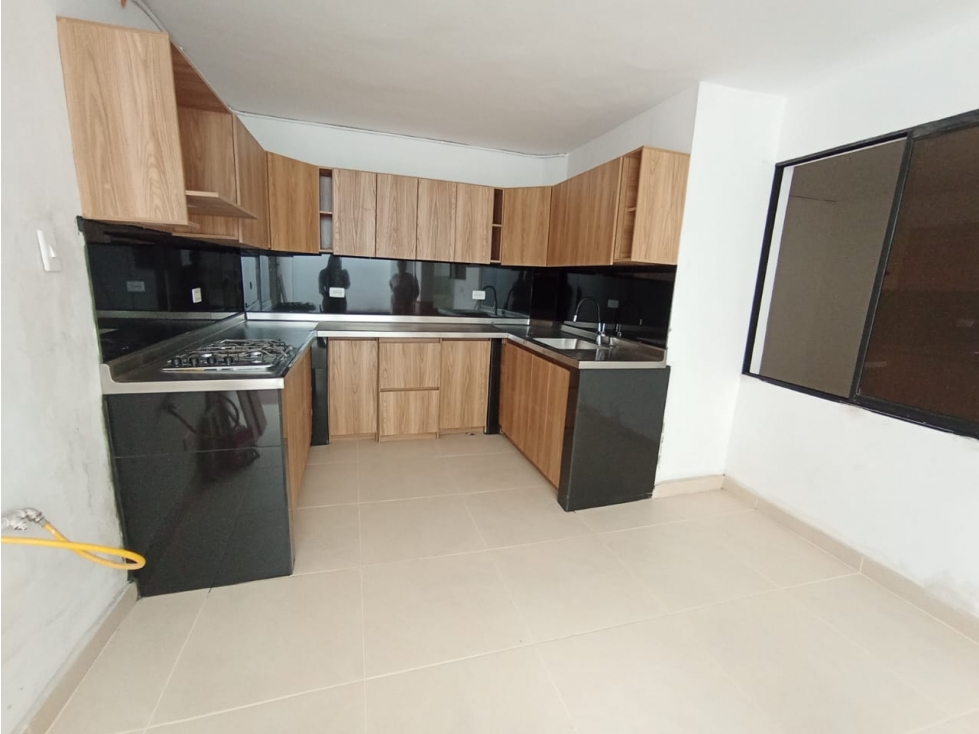 Se arrienda casa en sector de laureles nogal 1 piso — foto 2