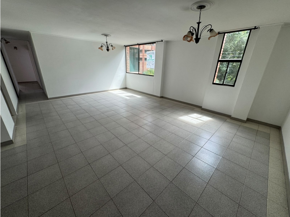 Apartamento en Arriendo tercer piso Sector Laureles — foto 6