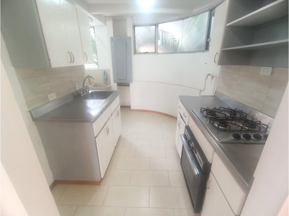 ARRIENDO APARTAMENTO EN EL POBLADO - PATIO BONITO — foto 5