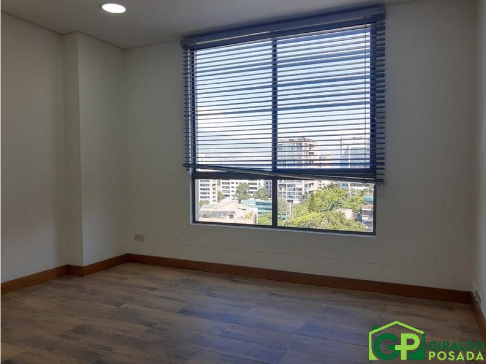 VENDO OFICINA EN EL POBLADO- PATIO BONITO — foto 4