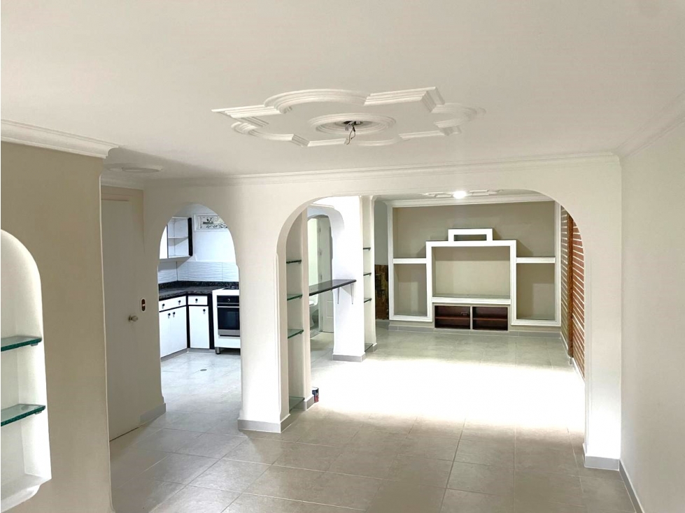 ARRIENDO CASA DOS NIVELES EN SABANETA - PRADOS DE SABANETA