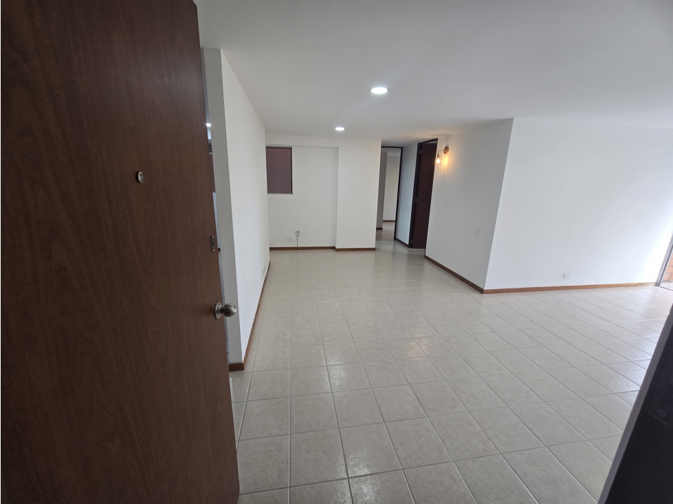 ARRIENDO APARTAMENOT EN POBLADO - PATIO BONITO — foto 3