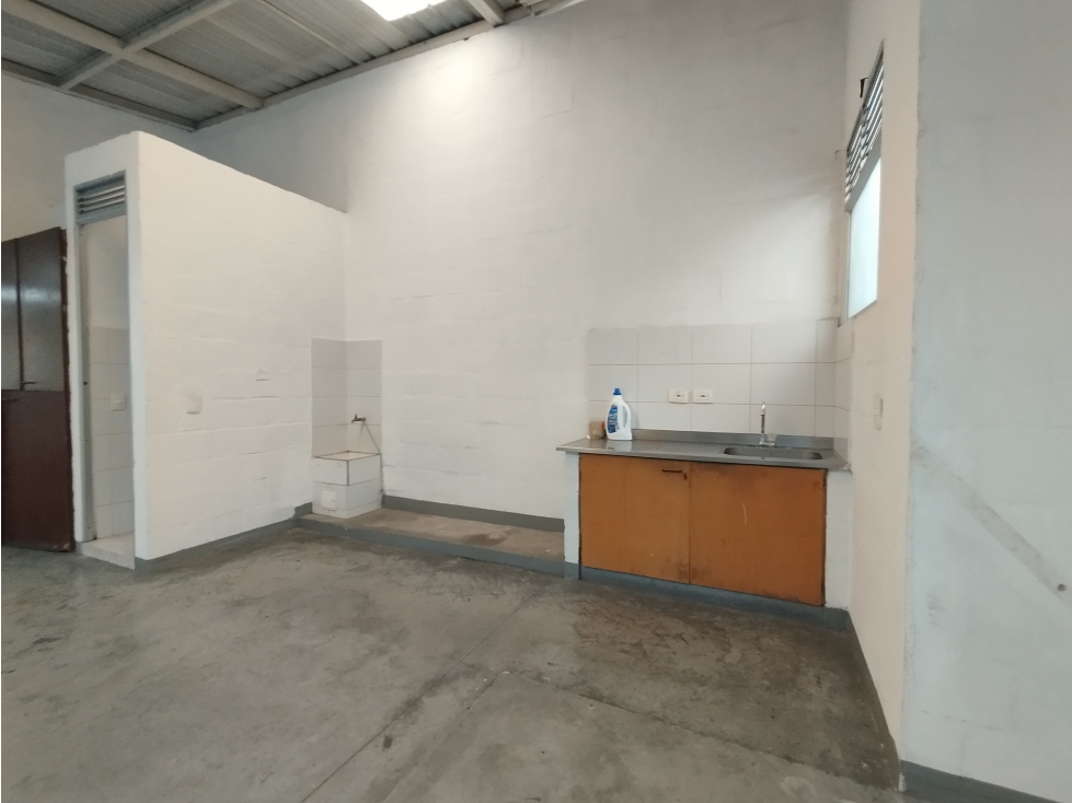 ARRIENDO BODEGA EN GUAYABAL — foto 3