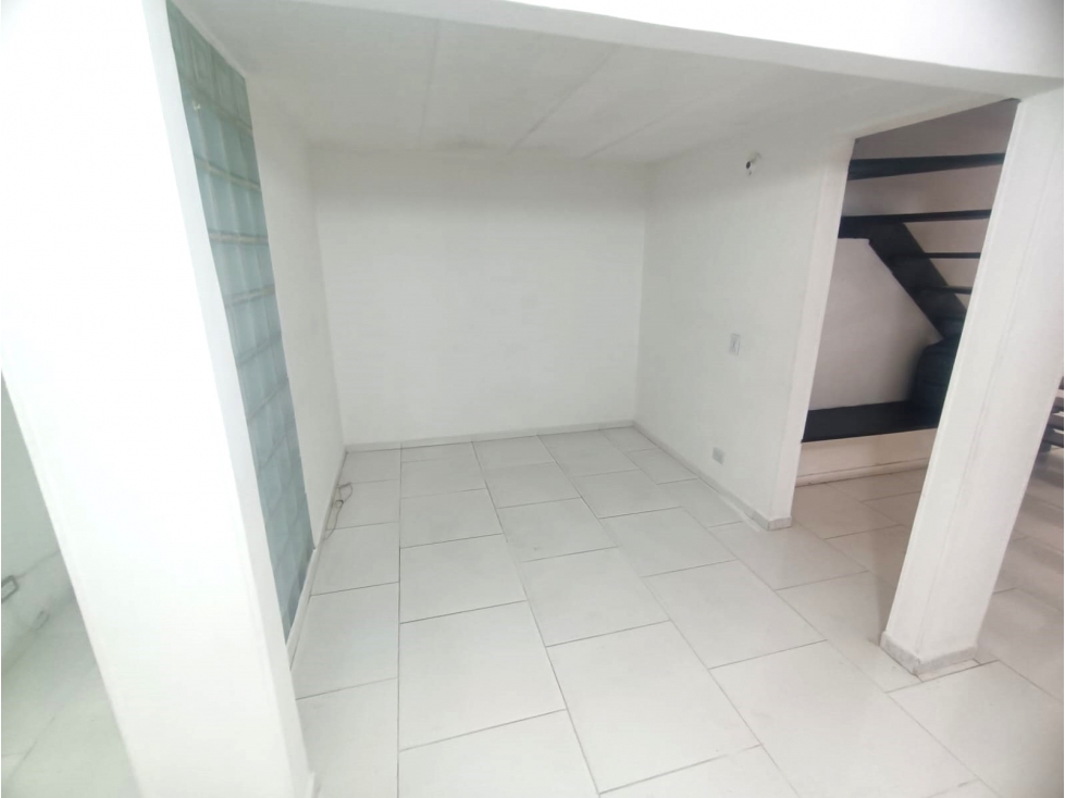 ARRIENDO CASA DE TRES EN NIVELES EN VILLA HERMOSA