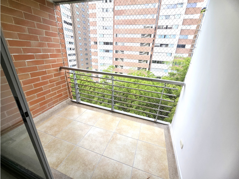 ARRIENDO APARTAMENTO EN POBLADO - CASTROPOL — foto 3