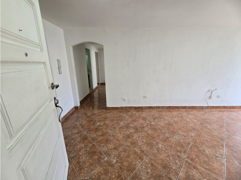 ARRIENDO APARTAMENTO EN LOS COLORES — foto 2