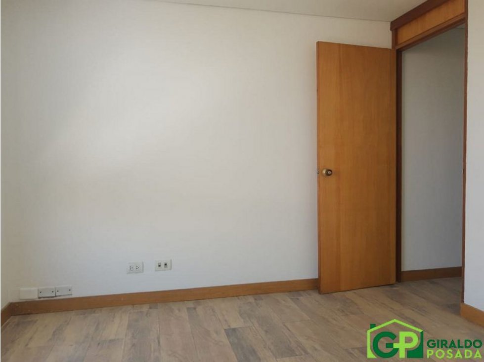VENDO OFICINA EN EL POBLADO- PATIO BONITO — foto 5