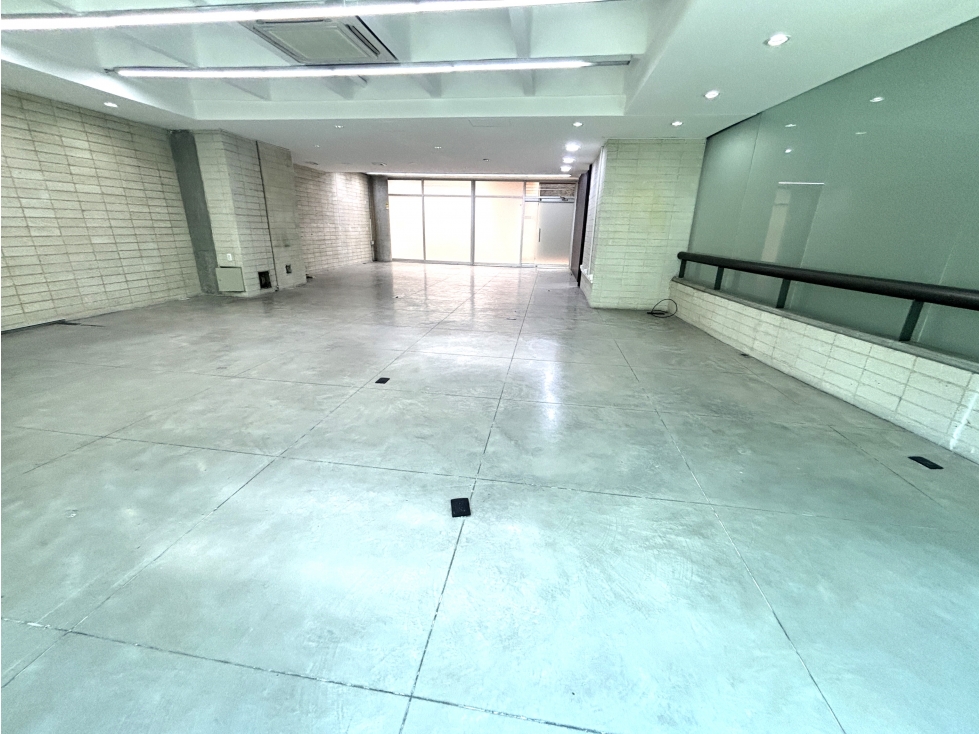 ARRIENDO BODEGA EN POBLADO - PATIO BONITO — foto 2