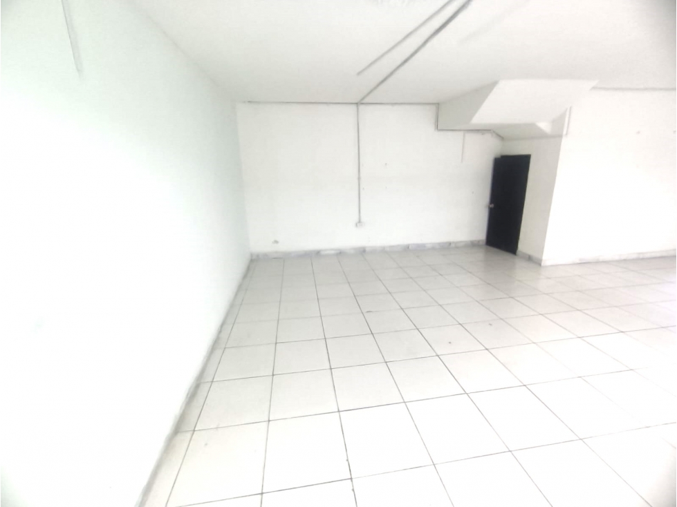 ARRIENDO LOCAL DUPLEX EN LA FLORESTA — foto 3