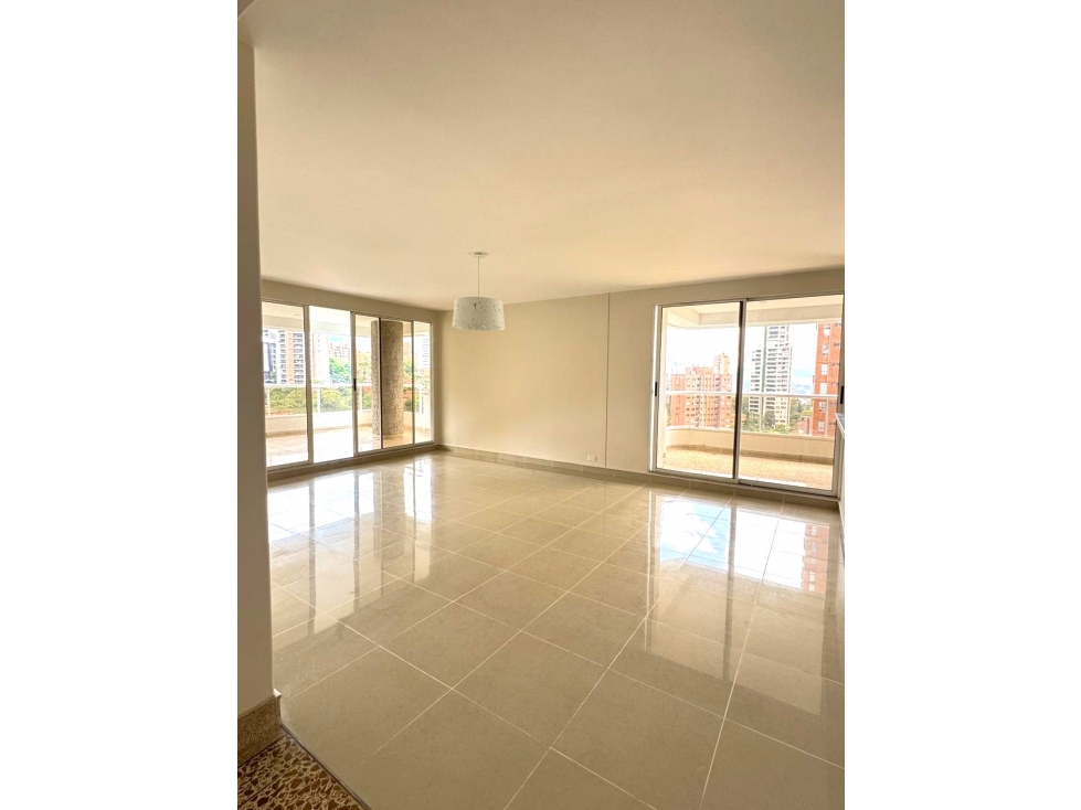 ARRIENDO APARTAMENTO EN POBLADO - LOS BALSOS