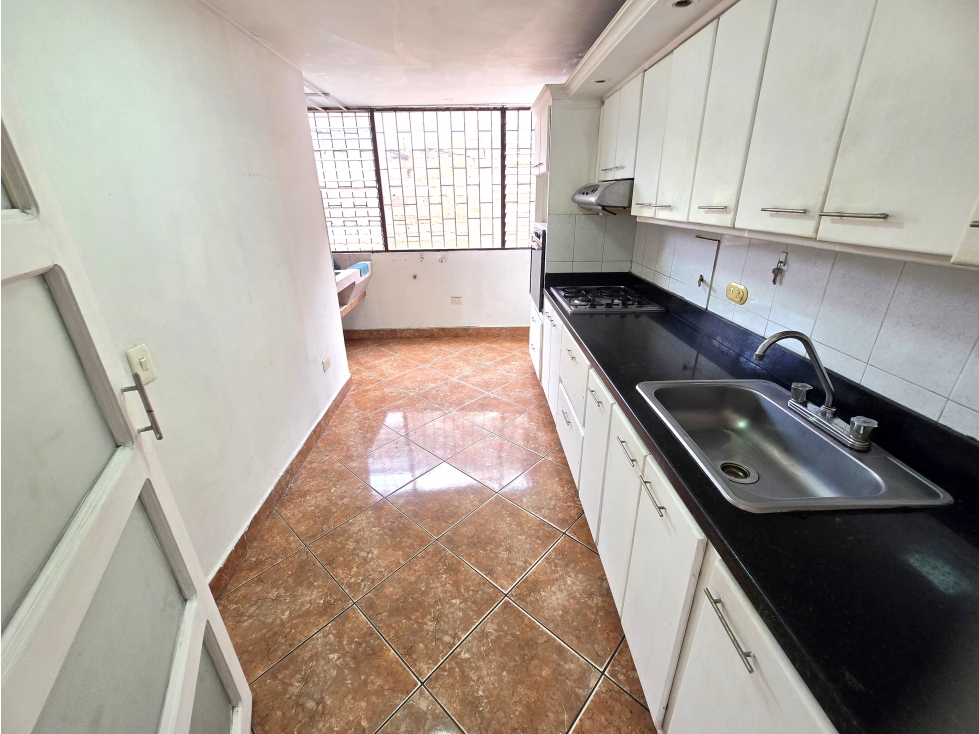 ARRIENDO APARTAMENTO EN LOS COLORES — foto 4