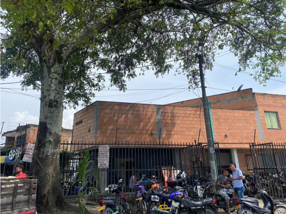 Vendemos 2 locales esquineros, Andrés Sanín, Cali. AB.TP 10479077
