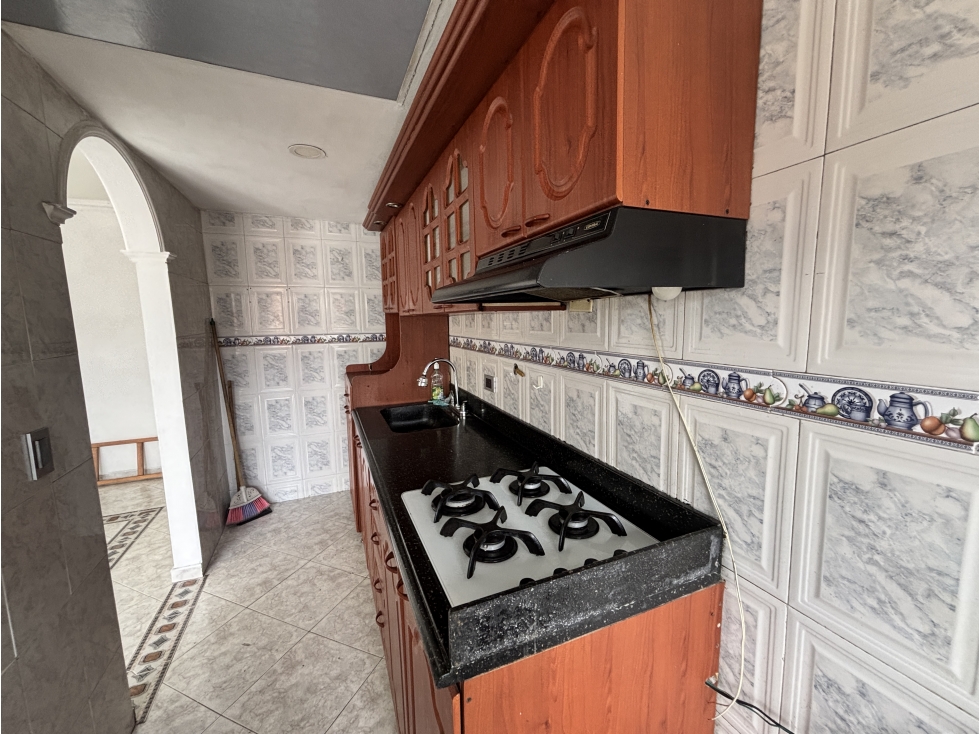 ARRIENDO APARTAMENTO EN LOS COLORES — foto 3