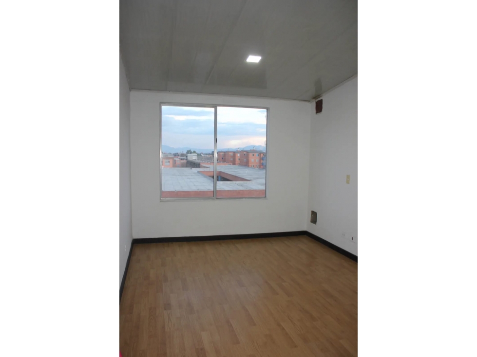 GIA 348. Apartamento en venta, Puerto Nuevo, Mosquera — foto 3