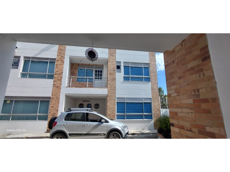 GIA 383 VENTA DE CASA AMPLIA , LA MESA CUNDINAMARCA
