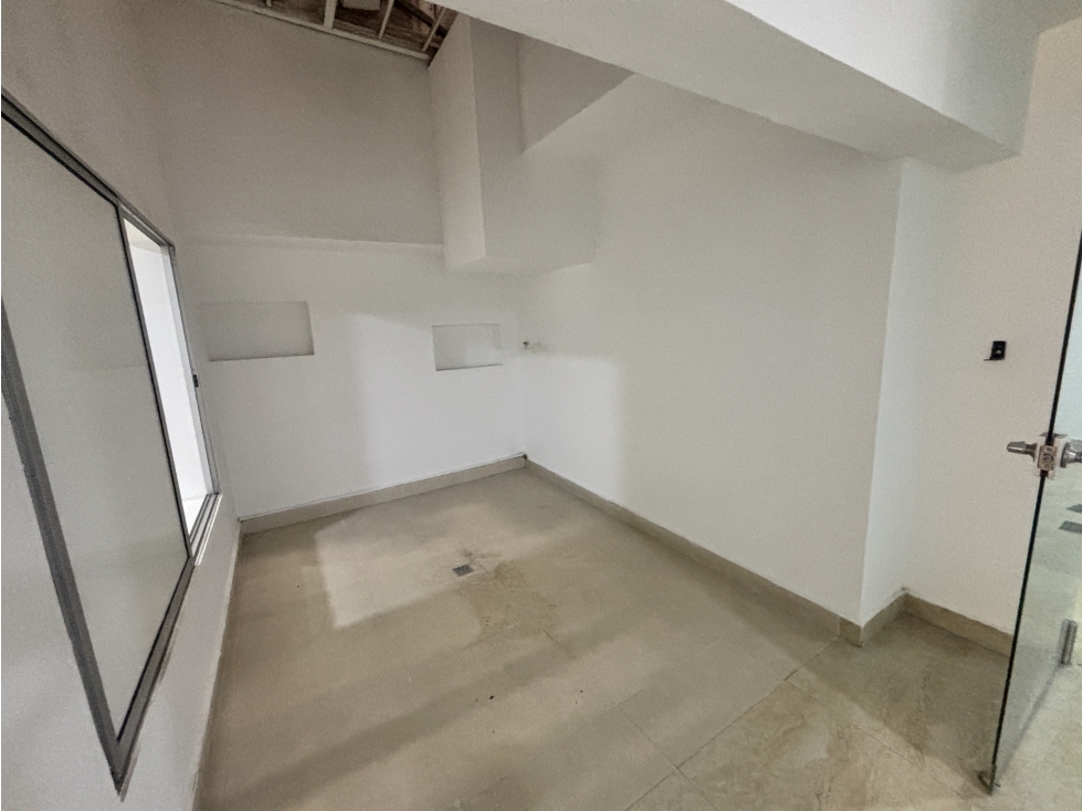 ARRIENDO LOCAL EN POBLADO - PROVENZA