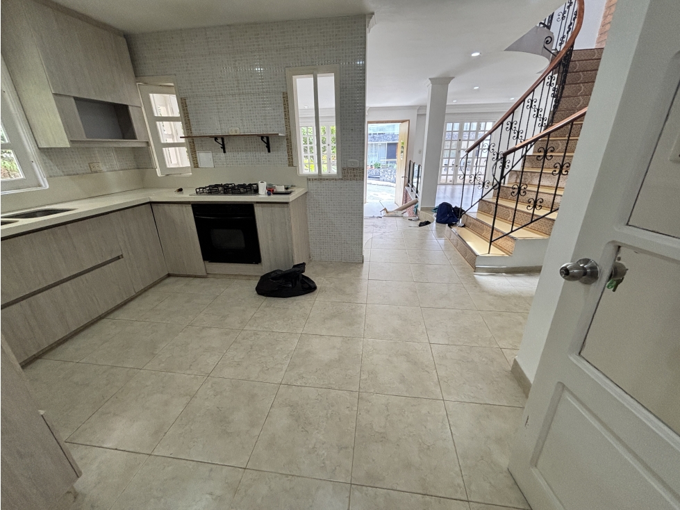 ARRIENDO CASA DE DOS NIVELES EN SABANETA - SAN JOSE — foto 4