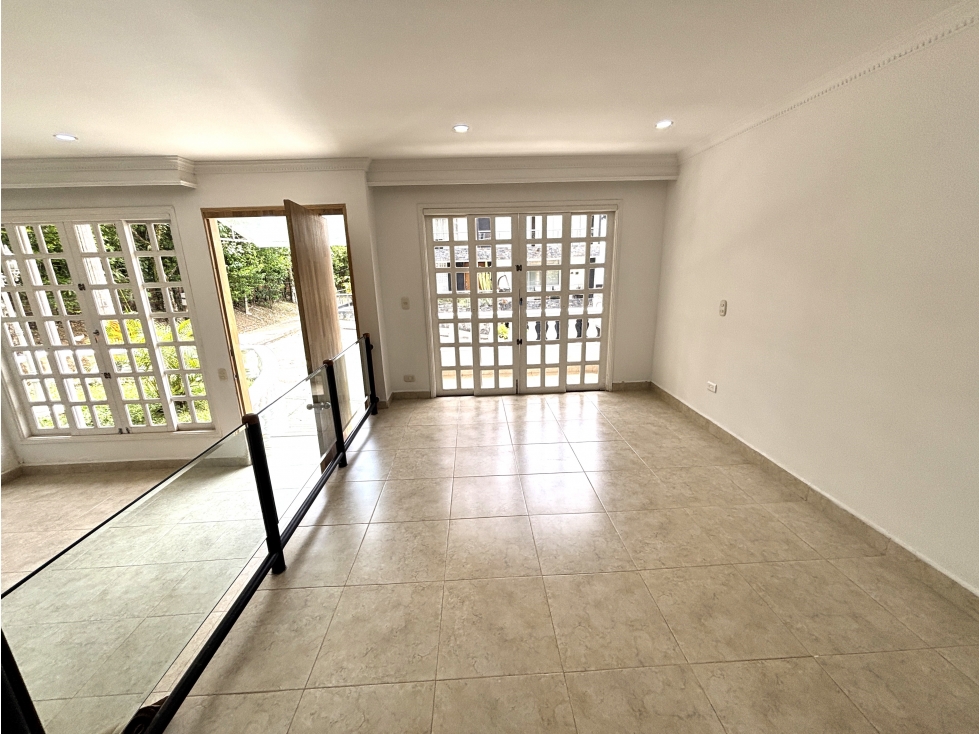 ARRIENDO CASA DE DOS NIVELES EN SABANETA - SAN JOSE