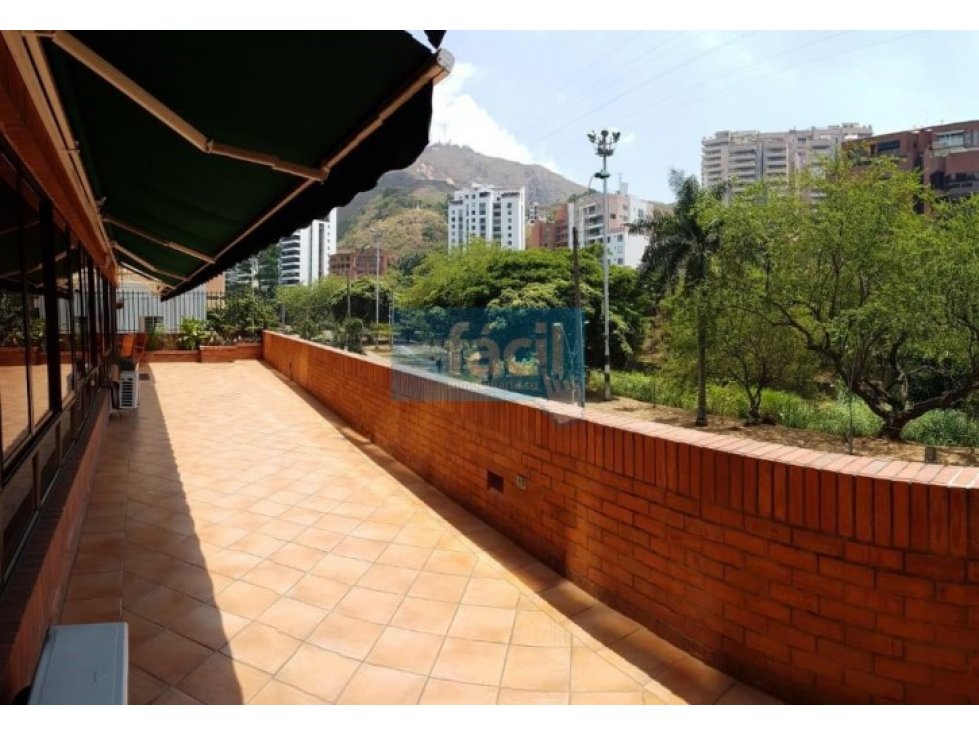 Vendemos apartamento ampia terraza Santa Teresita frente rio Cali — foto 2
