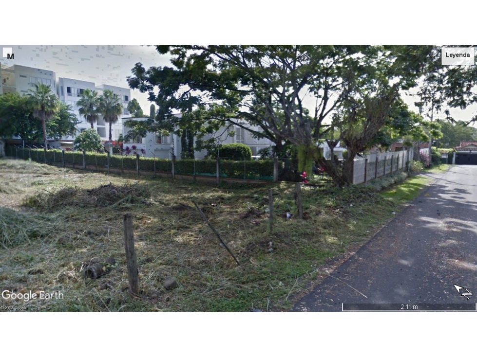 Lote independiente en Pance Av. La María abajo de Av. Cañas Gordas