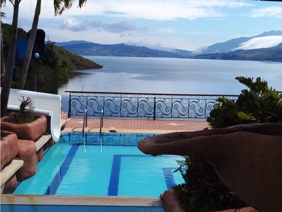 Finca a orilla del Lago Calima en la Vía Jiguales a Darien - 1