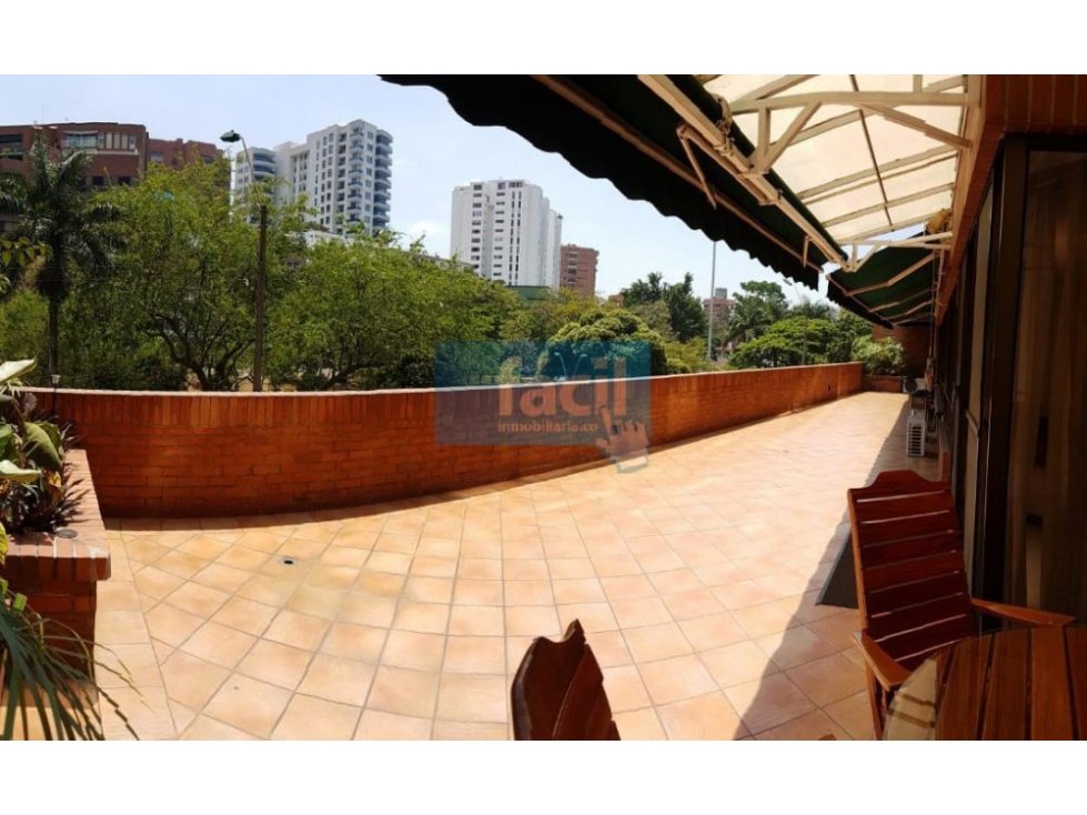 Vendemos apartamento ampia terraza Santa Teresita frente rio Cali