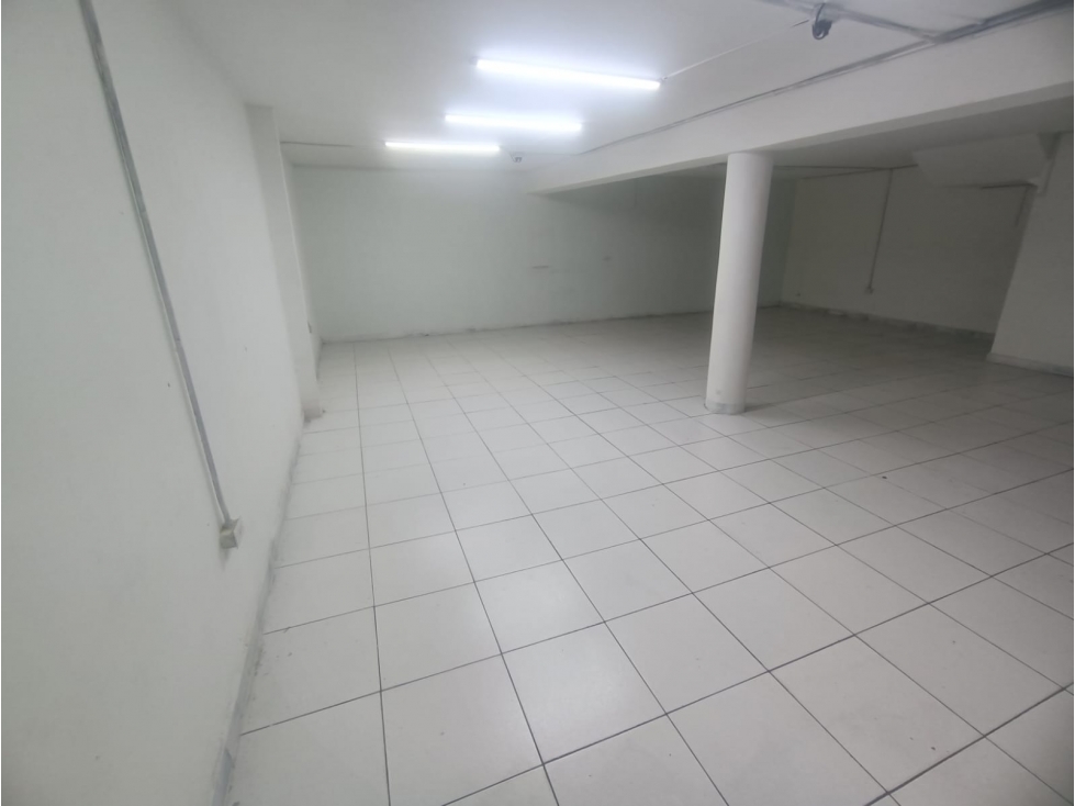 ARRIENDO LOCAL DUPLEX EN LA FLORESTA — foto 6
