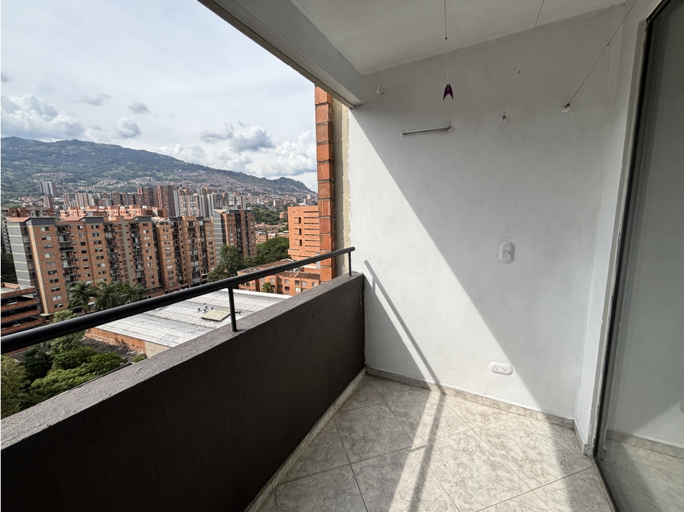 ARRIENDO APARTAMENTO EN LOS COLORES — foto 2