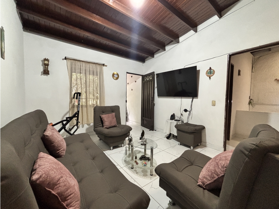 VENDO CASA EN GUAYABAL - MANZANARES