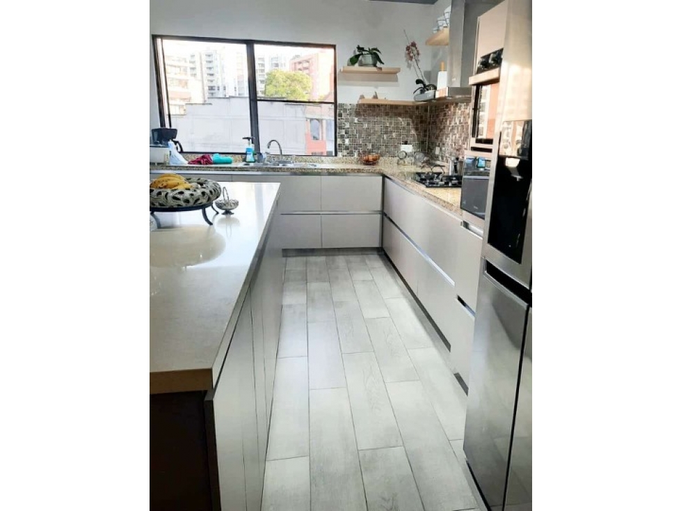 Vendo Apartamento remodelado con 3 garajes paralelos en Santa Rita — foto 2