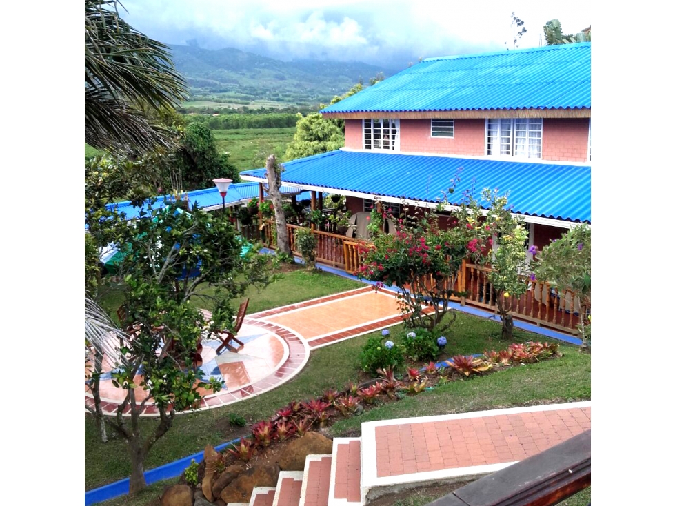 Finca a orilla del Lago Calima en la Vía Jiguales a Darien - 3