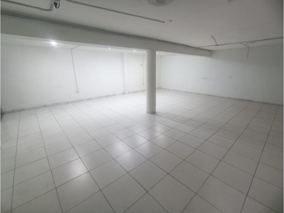 ARRIENDO LOCAL DUPLEX EN LA FLORESTA — foto 4