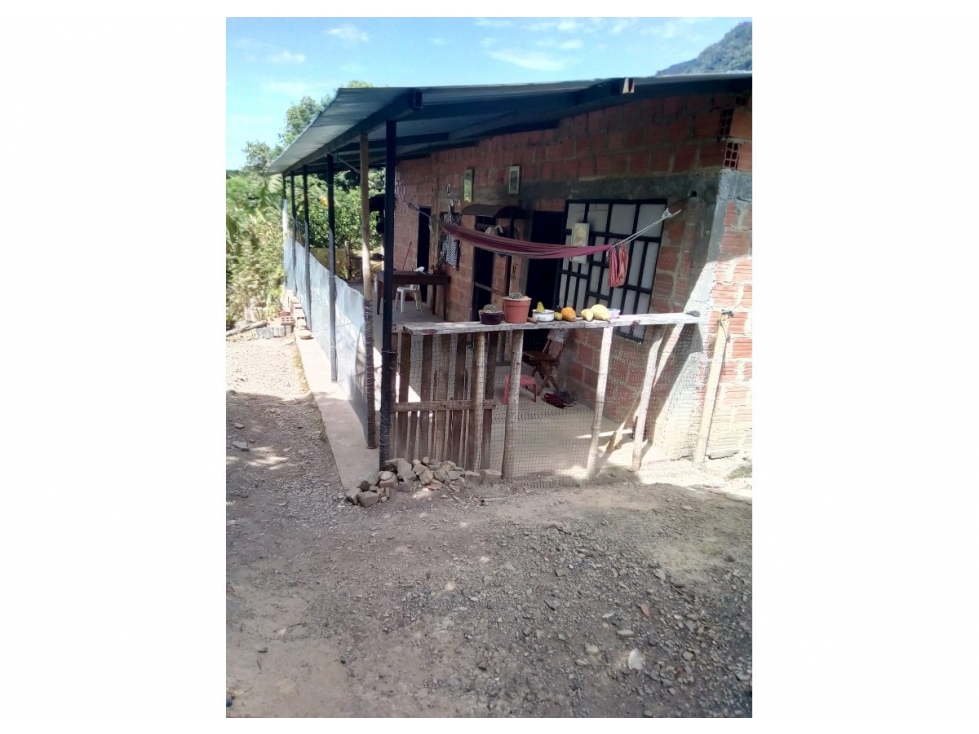 Venta de Lote con Vivienda en Santa Helena, Apulo - 2