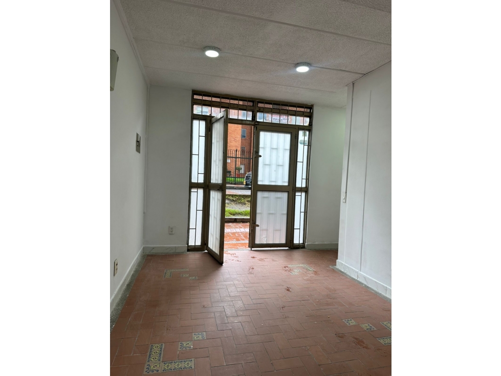 SE ARRIENDA LOCAL COMERCIAL SECTOR MODELIA - 1