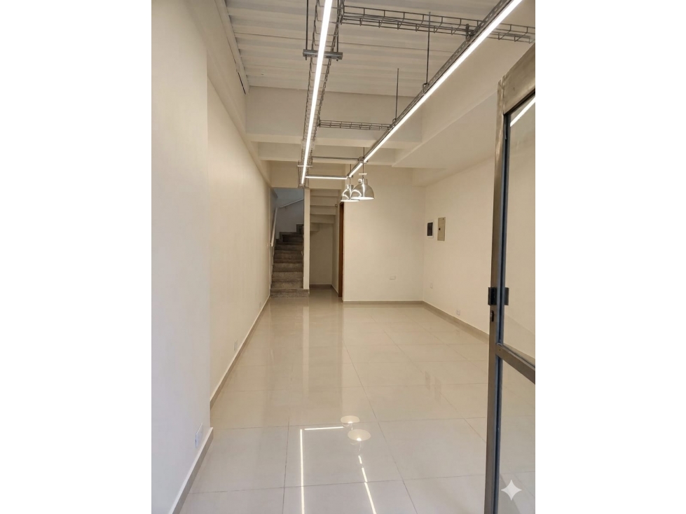 SE ARRIENDA COMODO LOCAL COMERCIAL SECTOR SALITRE — foto 2