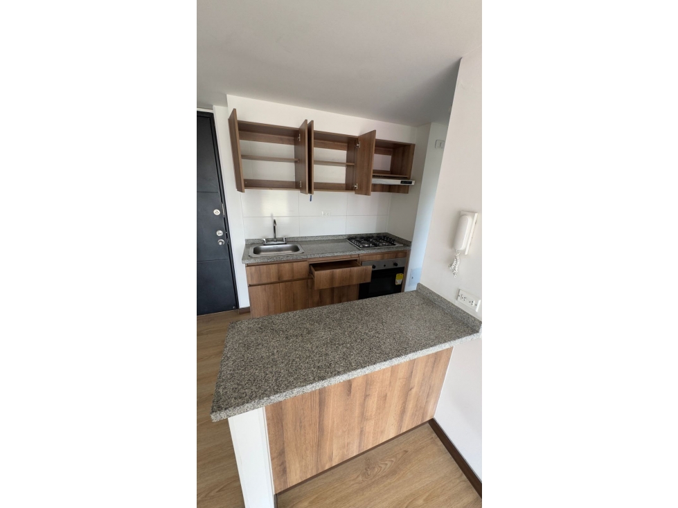 SE VENDE HERMOSO APARTAMENTO EN ENGATIVÁ — foto 2
