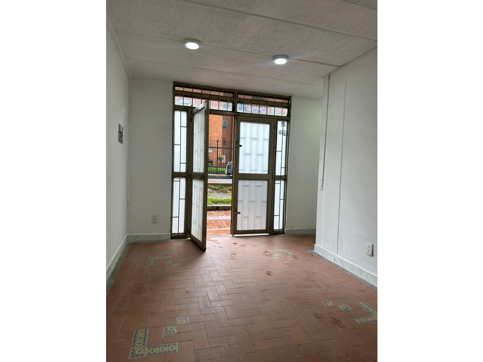 SE ARRIENDA LOCAL COMERCIAL SECTOR MODELIA - 3