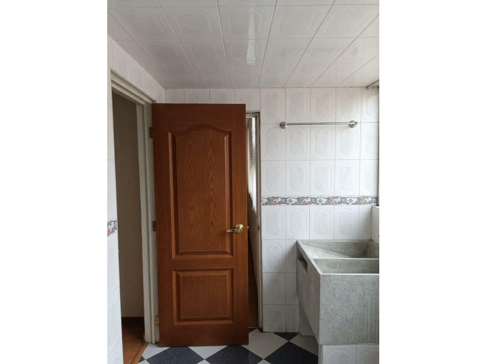 SE VENDE HERMOSO APARTAMENTO SECTOR KENNEDY — foto 3