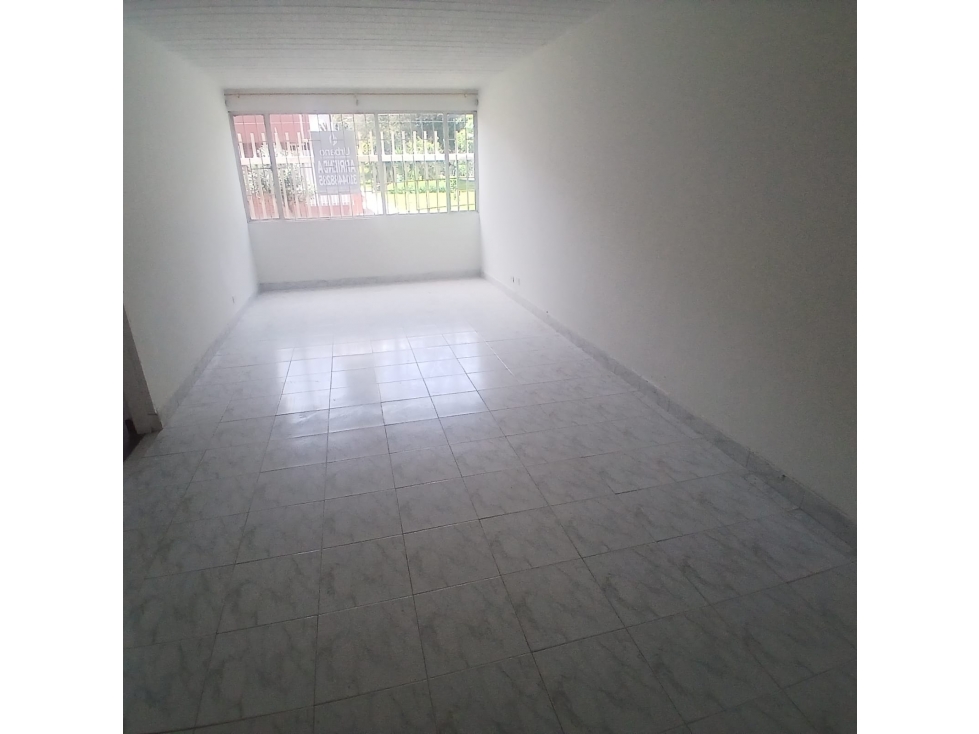 SE ARRIENDA APARTAMENTO MAZUREN
