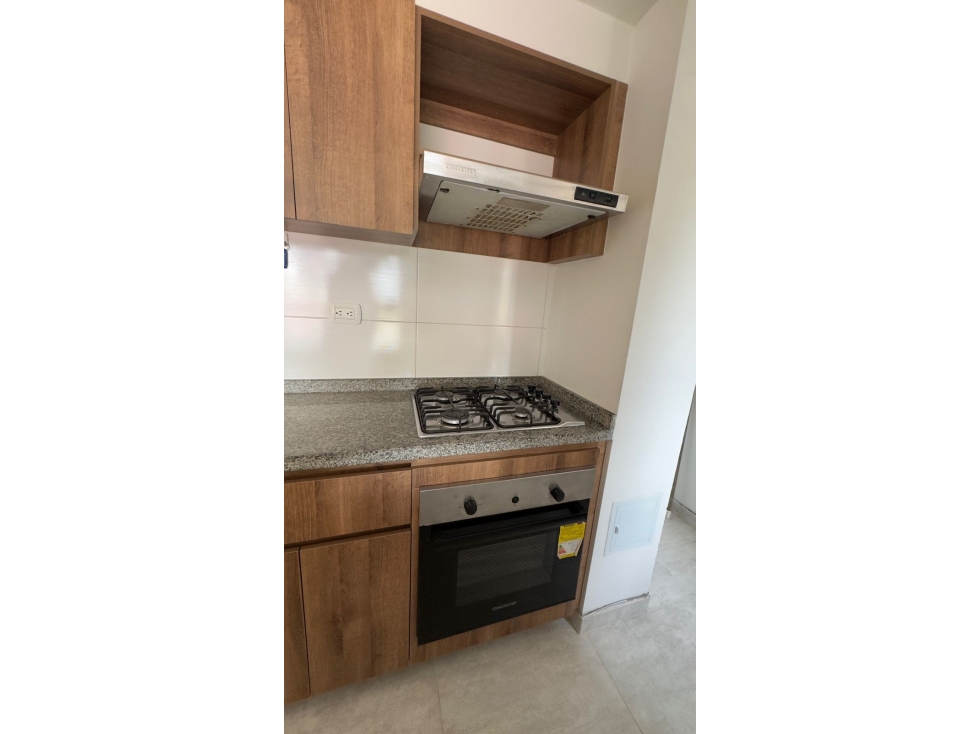 SE VENDE HERMOSO APARTAMENTO EN ENGATIVÁ — foto 4