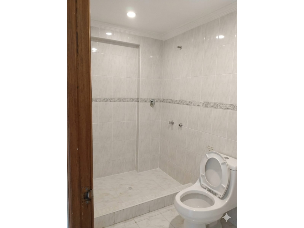 SE ARRIENDA COMODO LOCAL COMERCIAL SECTOR SALITRE — foto 6